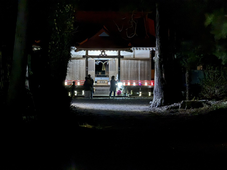 那珂西神社に灯籠を飾りました！